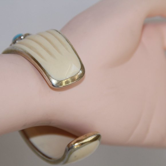 Miriam Salat Turquoise Cabochon Sterling Cuff - Picture 4 of 13